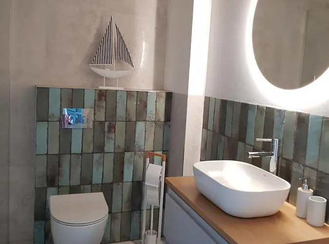 Hampton House Apartment *